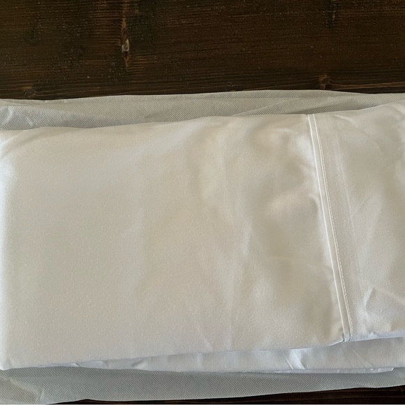 Queen sheet set. - Picture 8 of 8